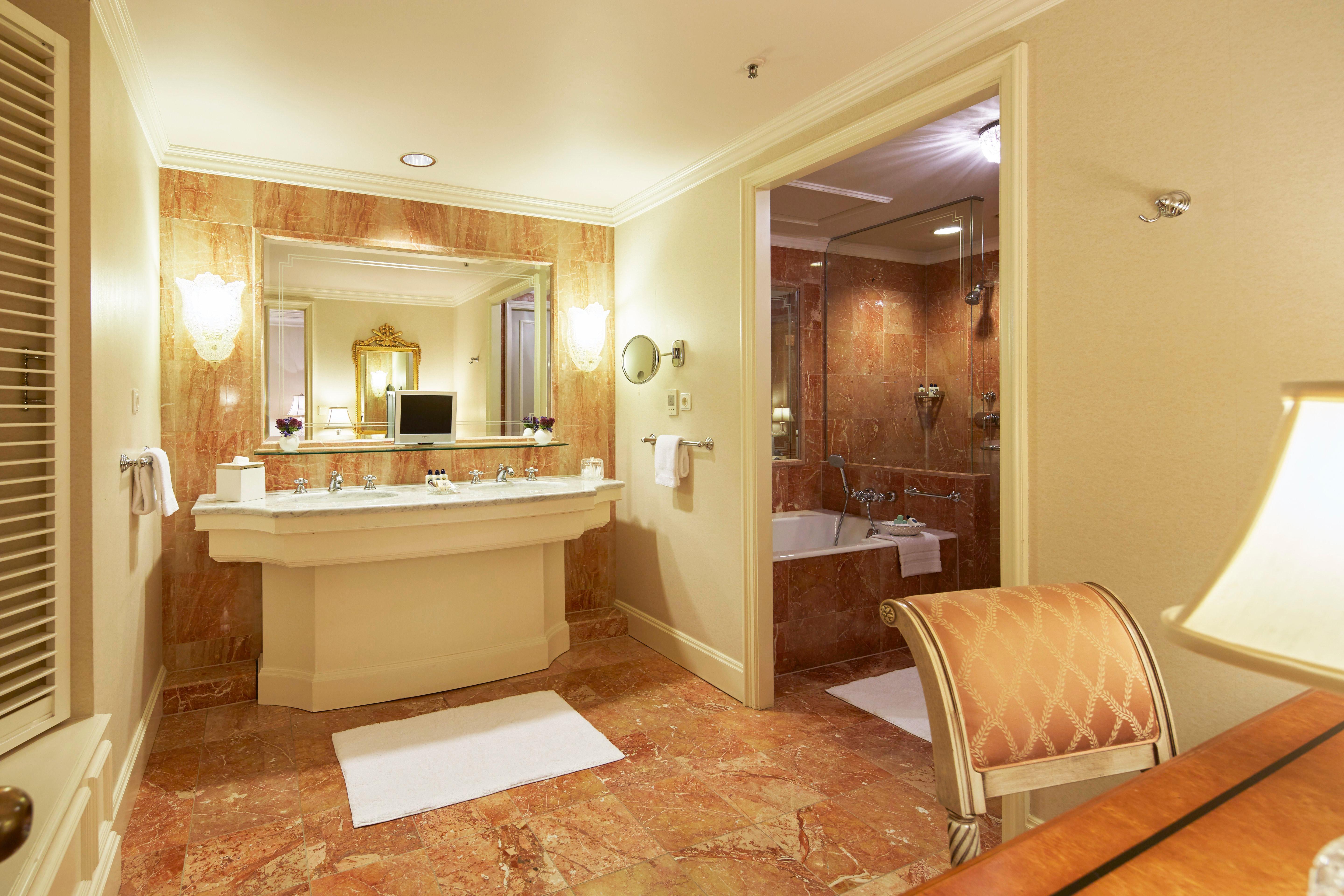 One-Bedroom Suite,1276889191:JPEG