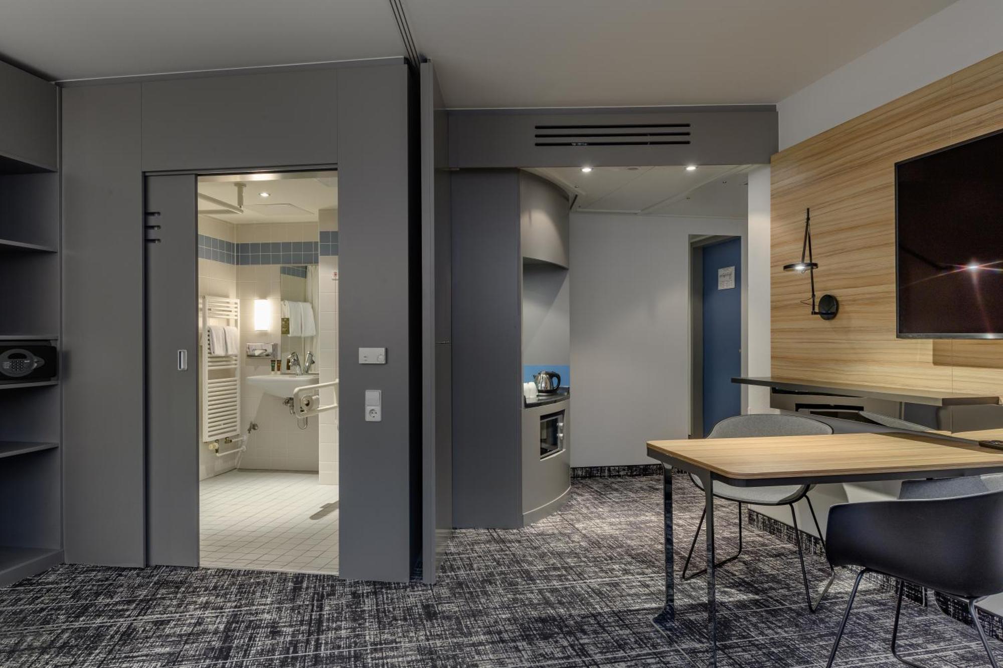 Standard Suite with One Double Bed and Single Sofa Bed,1539887200:JPEG