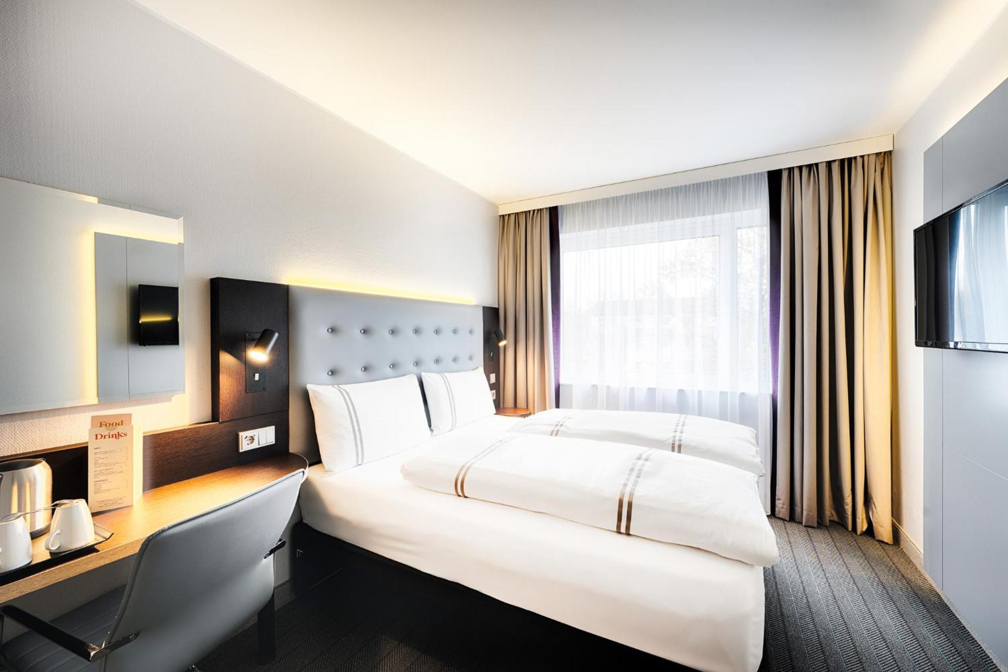 Double Room a double bed