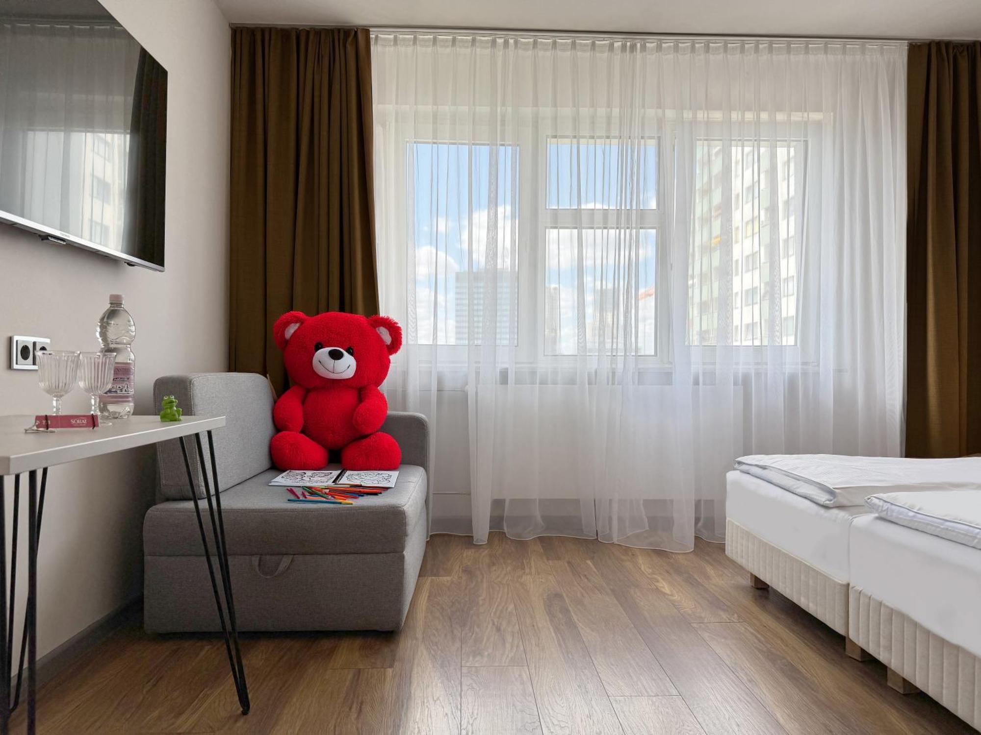 Family Room,1695317830:JPEG