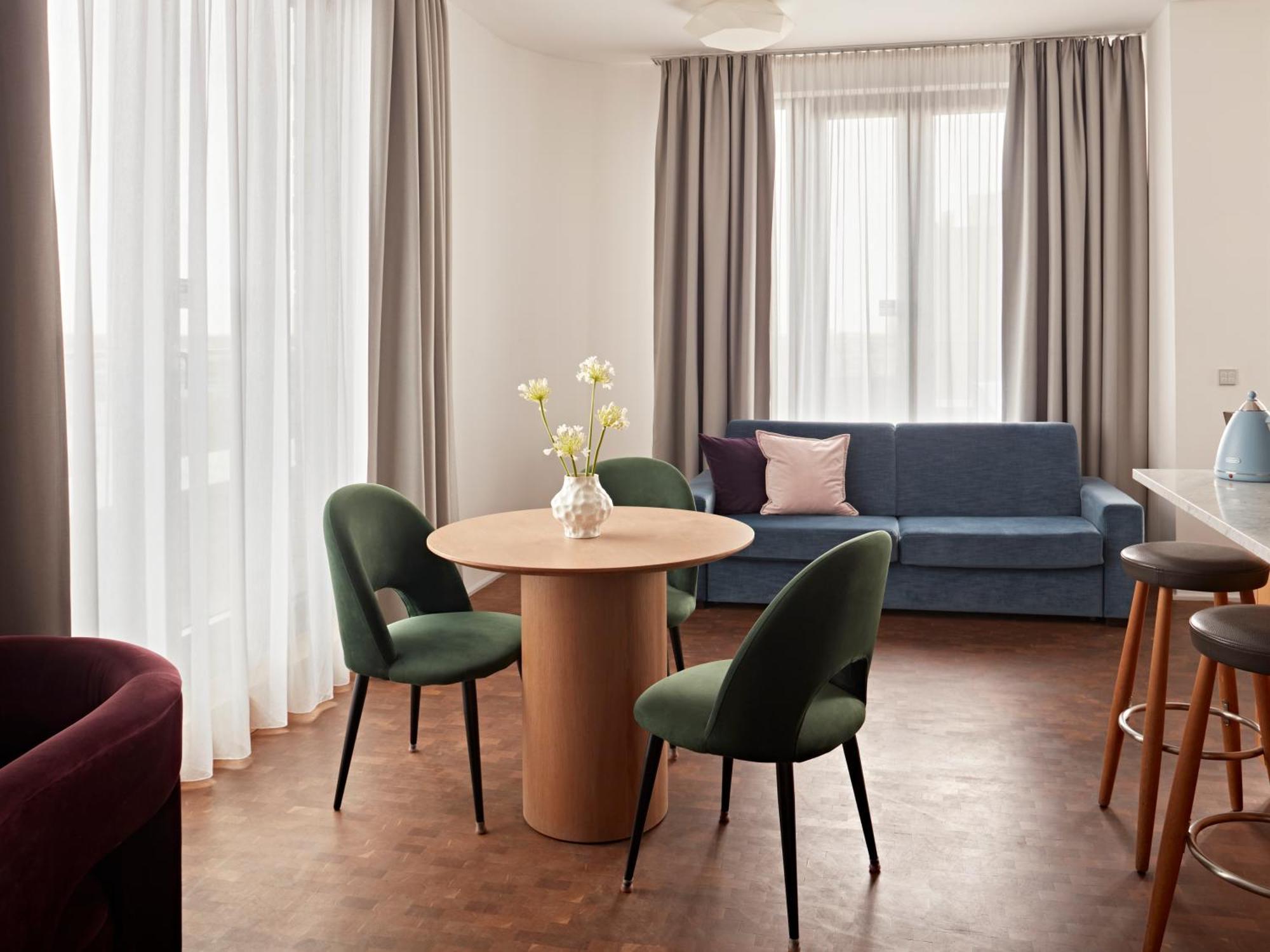 Large 1 Bedroom Apartment Terrace Sofa Bed,1731578996:JPEG