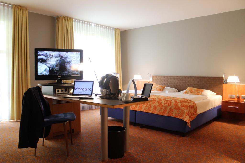 Privilege Room,566119755:JPEG