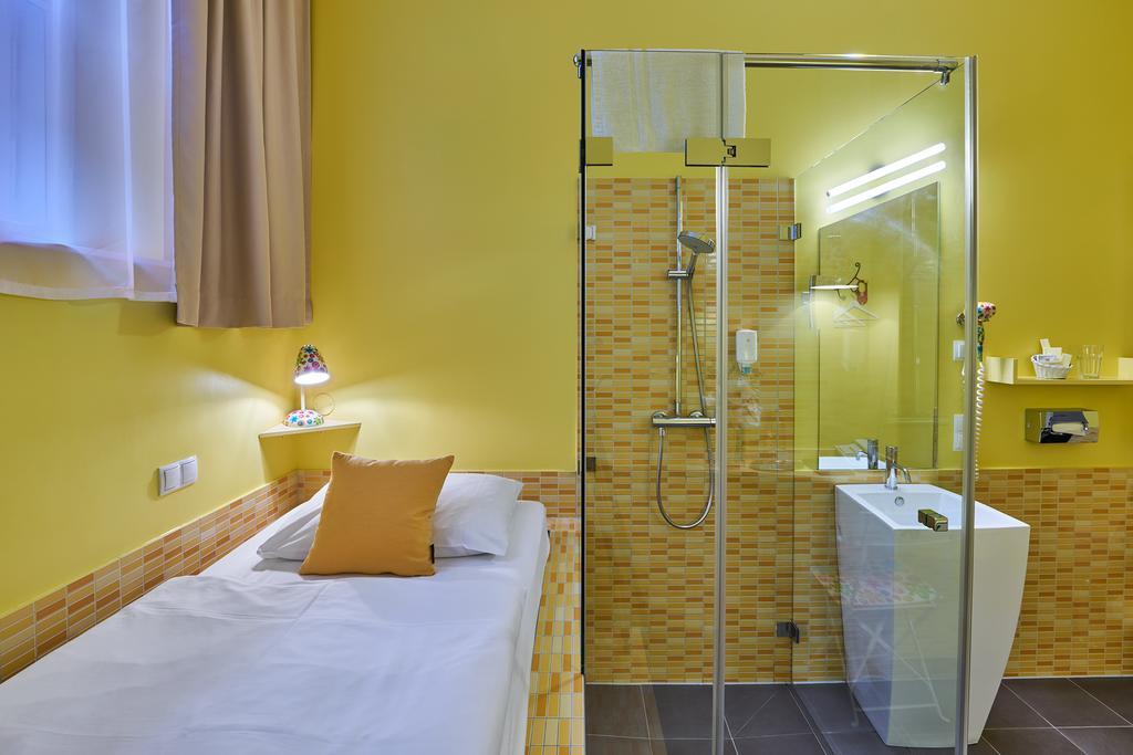 Basic Single Room,379437928:JPEG