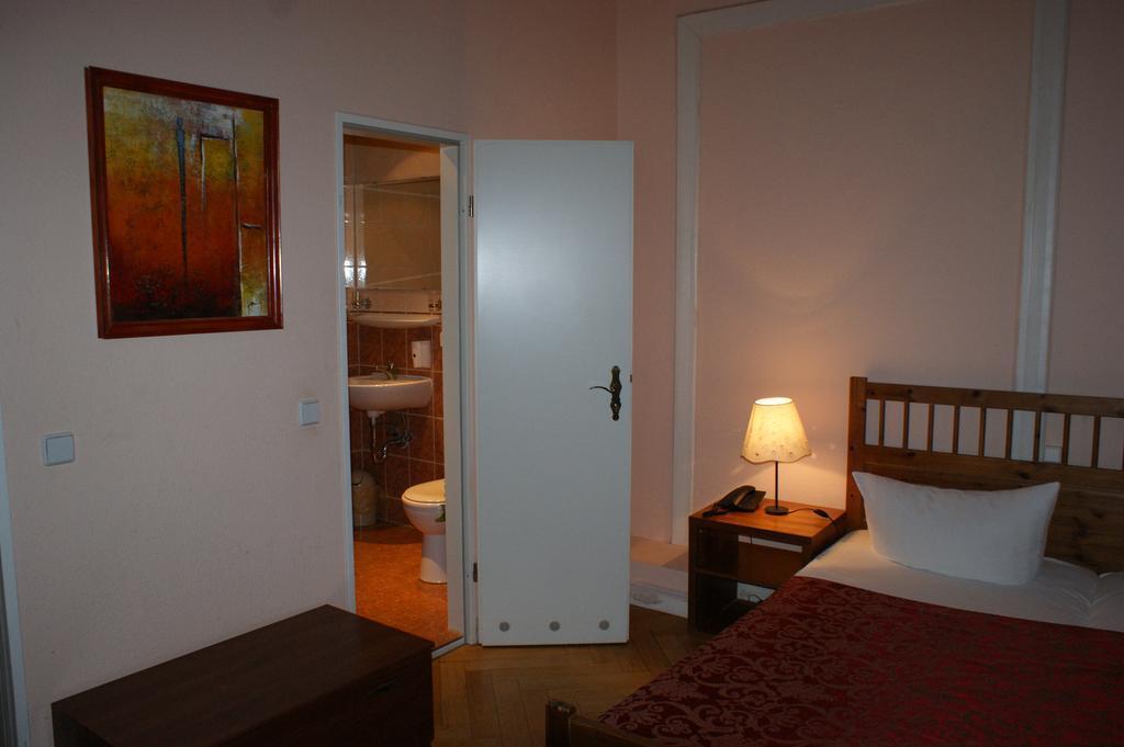 Triple Room,1211948374:JPEG